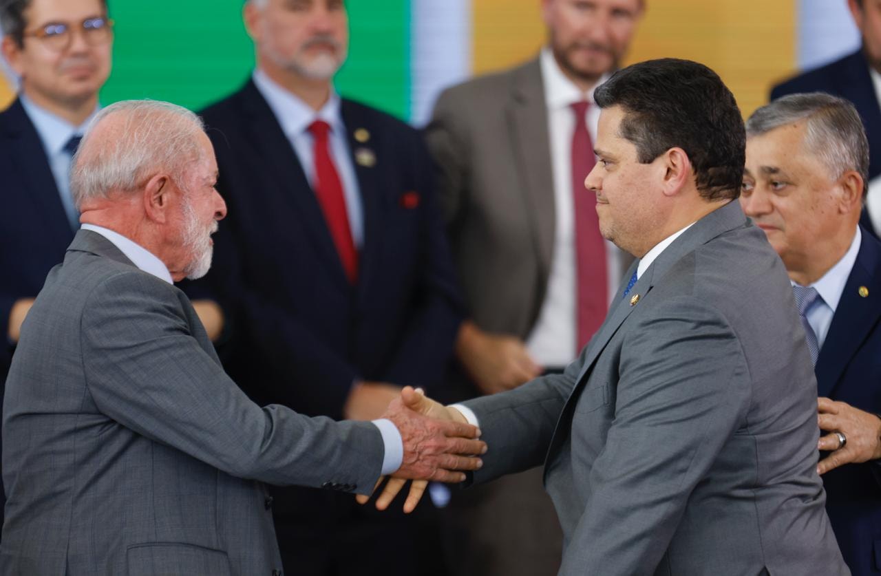 Lula empossa novo articulador com sinal de reaproximação do Congresso