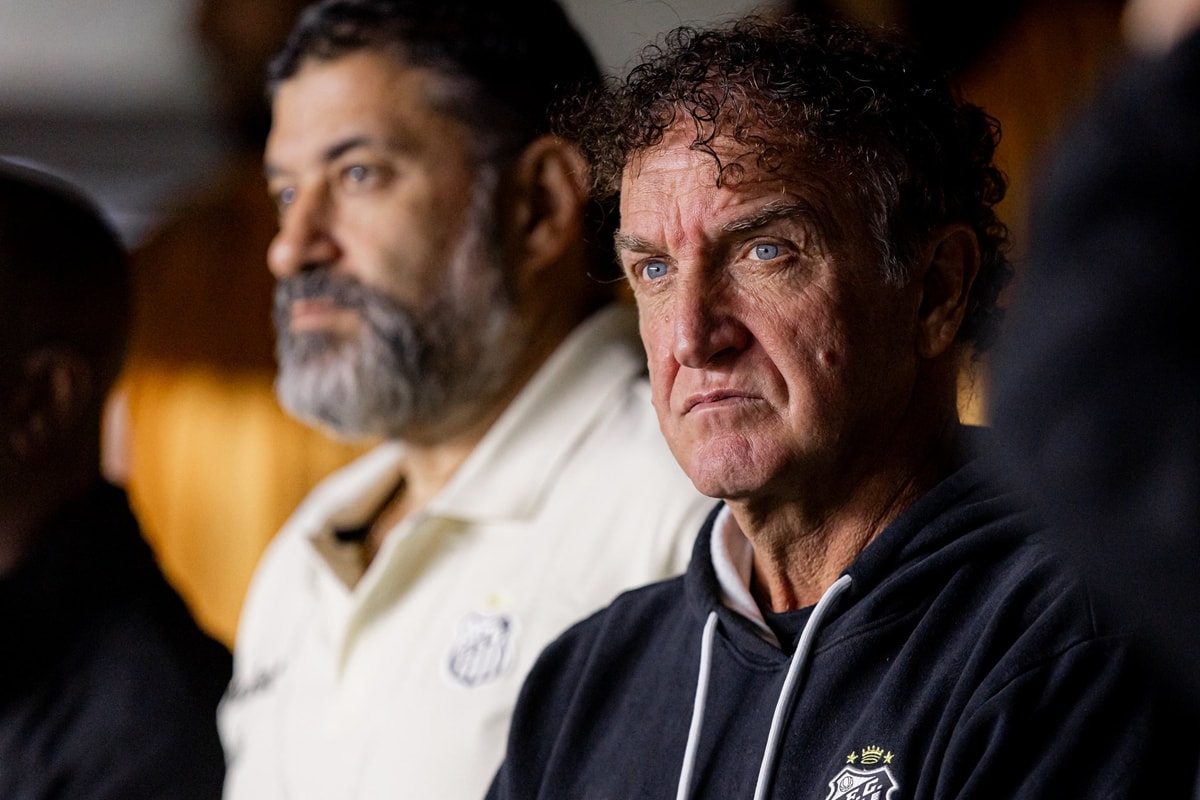 Cuca fala sobre vitória na Sul-Americana e atualiza situação de Neymar