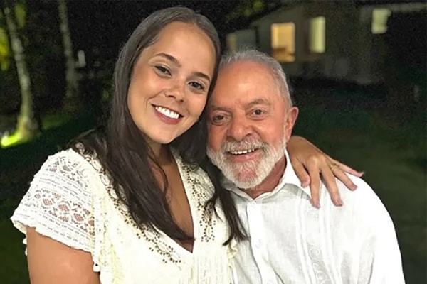 Neta de Lula diz ter pretensão política, mas afirma que respeitará a lei