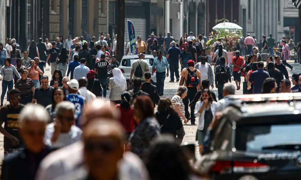 Efeito contracionista dos juros se espalha e queda do PIB no 3º tri entra no radar