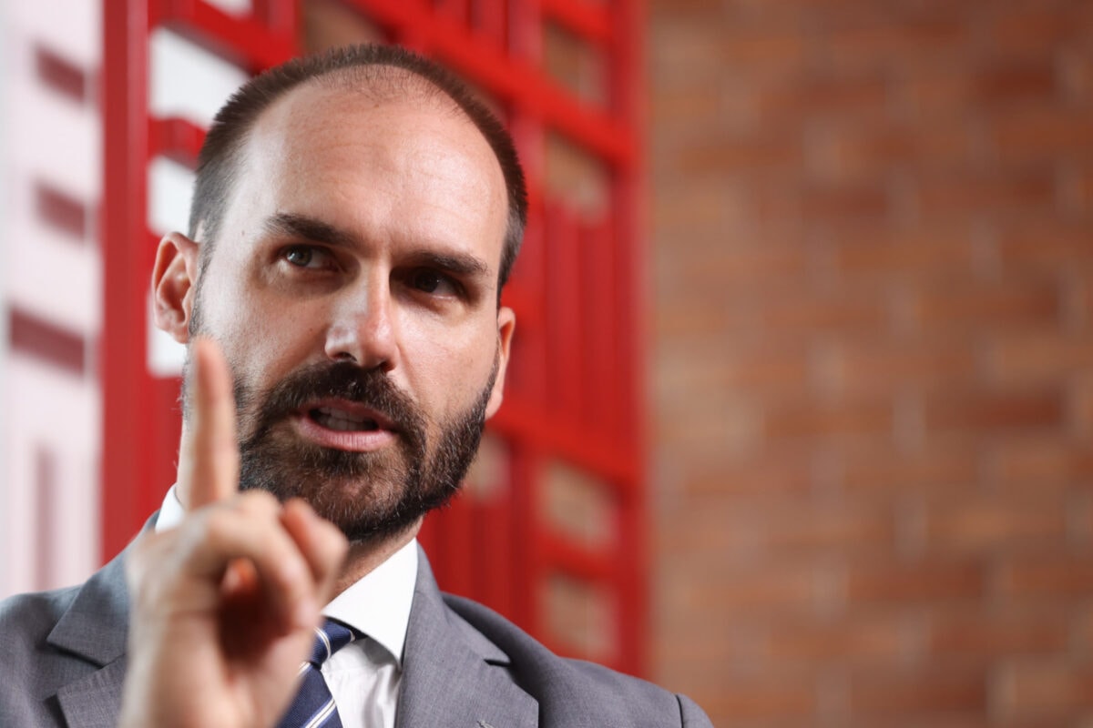 Eduardo Bolsonaro alfineta Moraes: "Tiranete de beira de estrada"