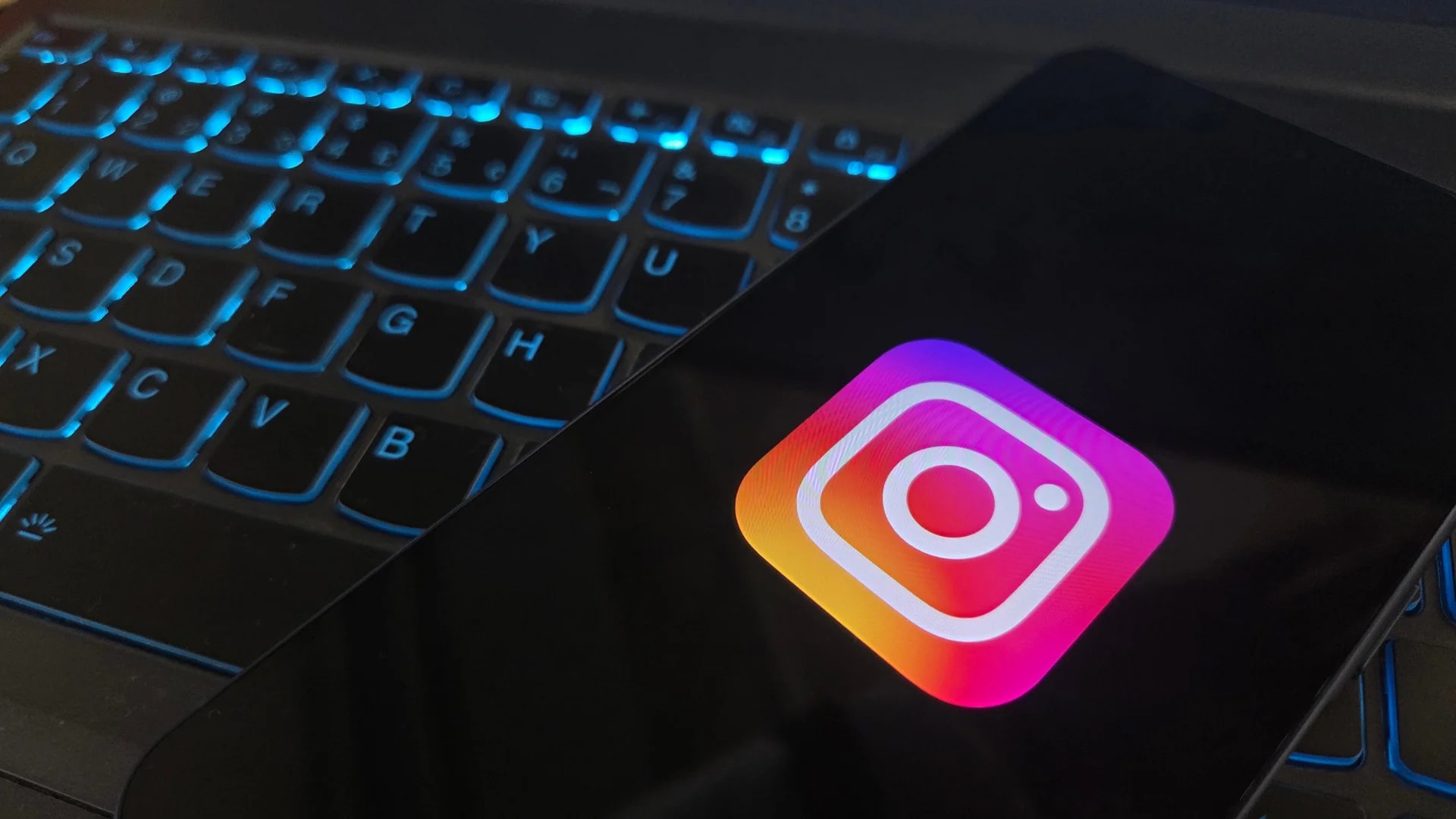Instagram falha em bloquear vídeos de assédio feitos com óculos da Meta