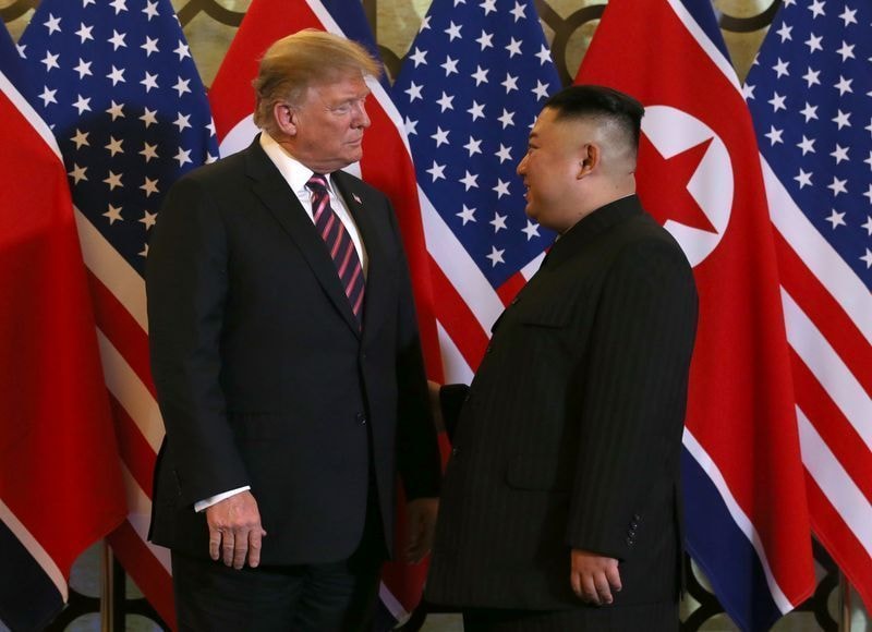 Quem é a assessora de Trump que viajou em um porta-malas para acompanhá-lo?