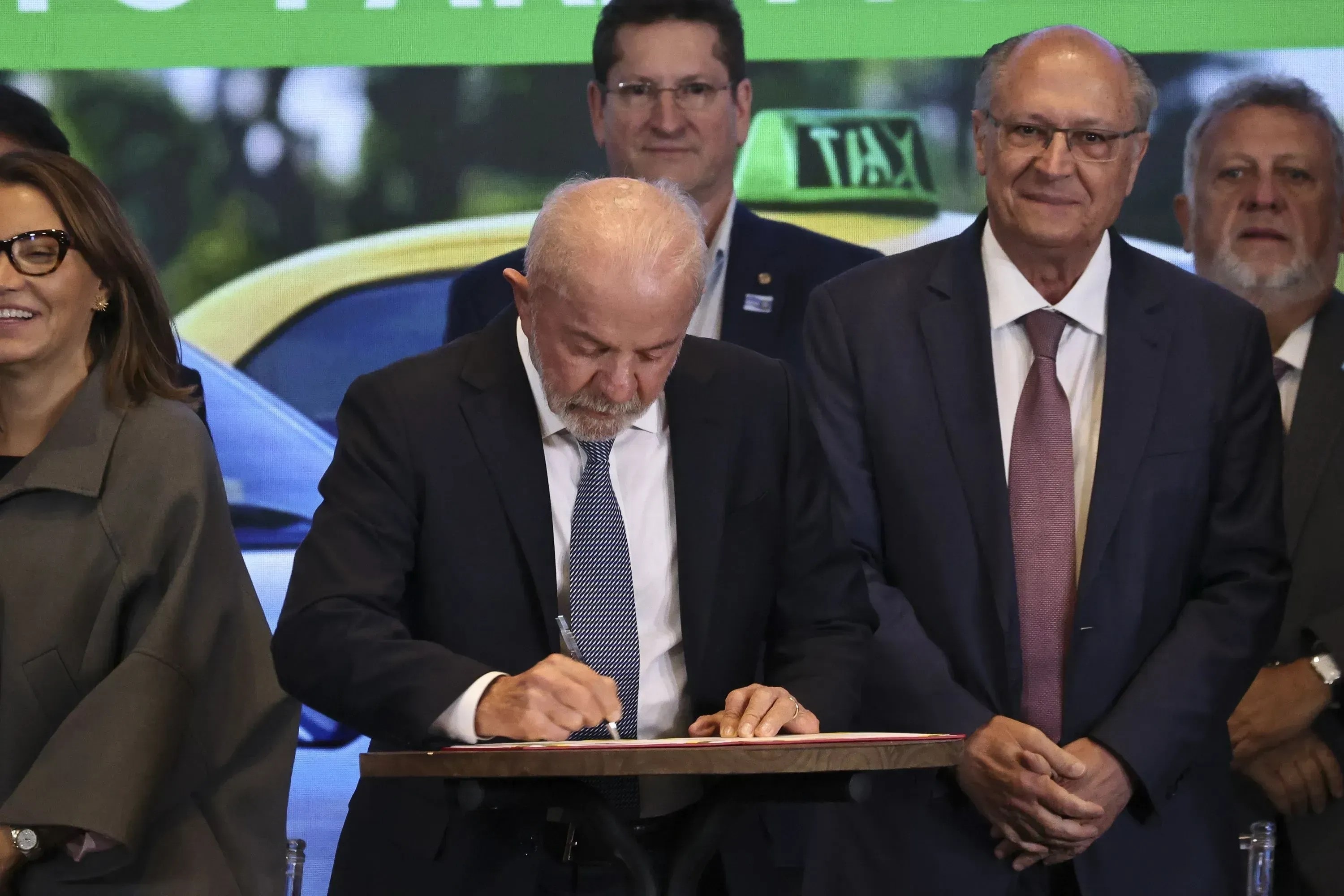 Mercado espera ata do Copom para esclarecer ruídos após corte da Selic
