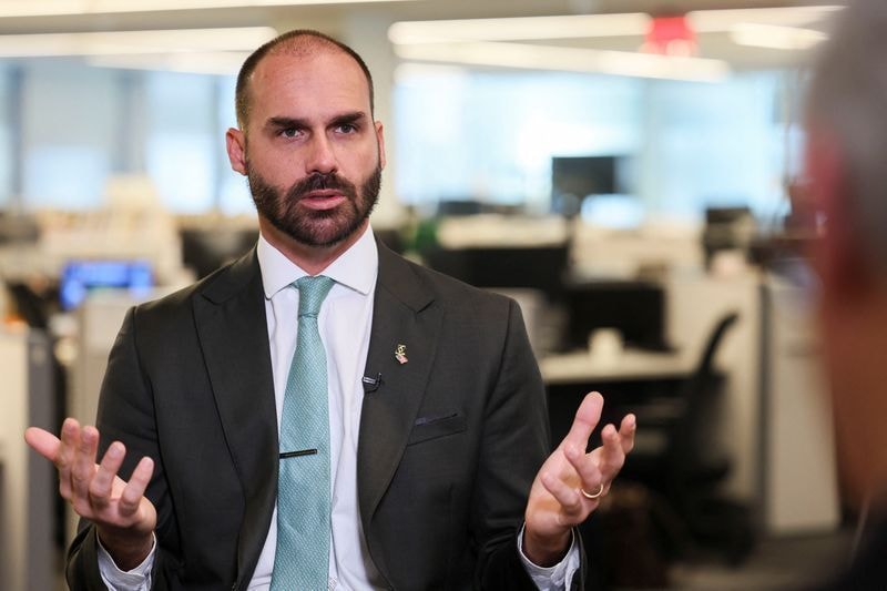 Flávio tem muitas questões a explicar, diz Tarcísio sobre visita a Vorcaro