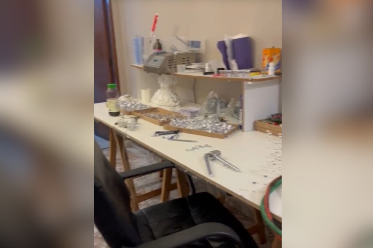 Laboratório de anabolizantes e medicamentos é descoberto pela polícia. Veja vídeo