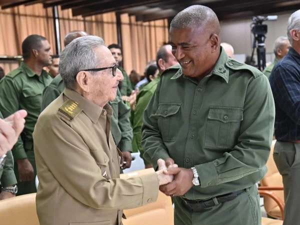 Raúl Castro participa de evento em Cuba após rumores sobre sua saúde