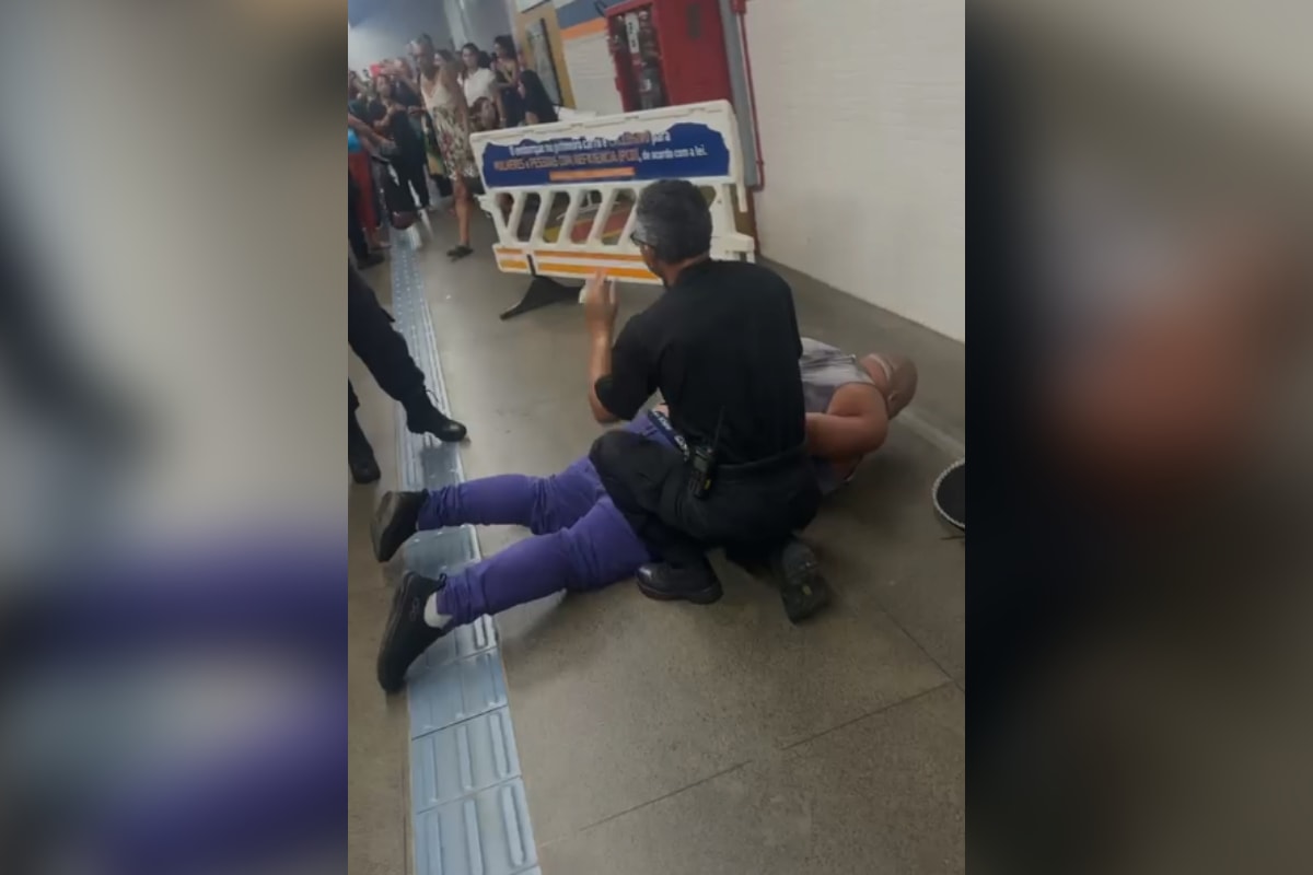 "Quebrou meu joelho": mulher relata ataque e importunação de homem no Metrô