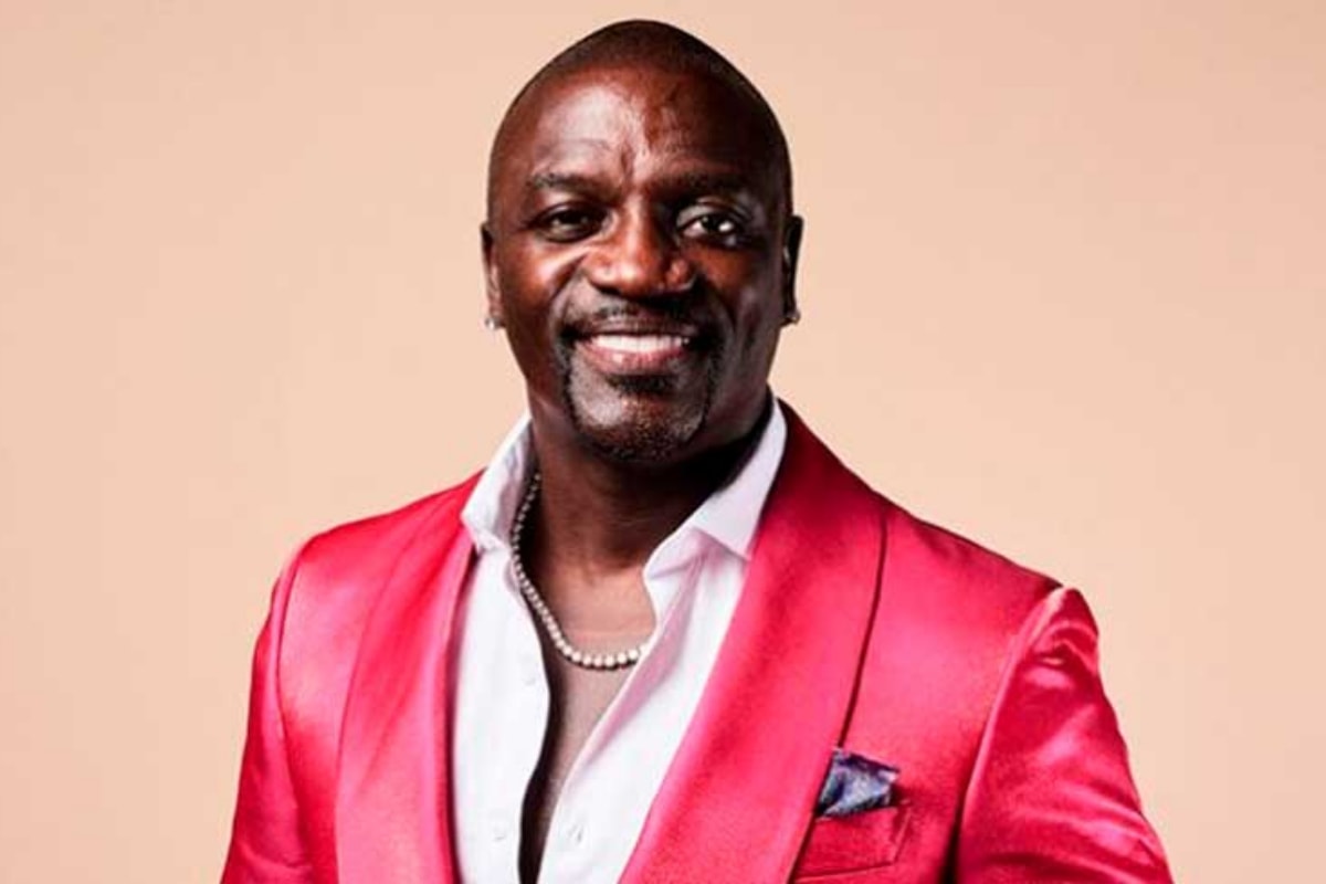 Akon explica regras da relação e hierarquia entre as múltiplas esposas