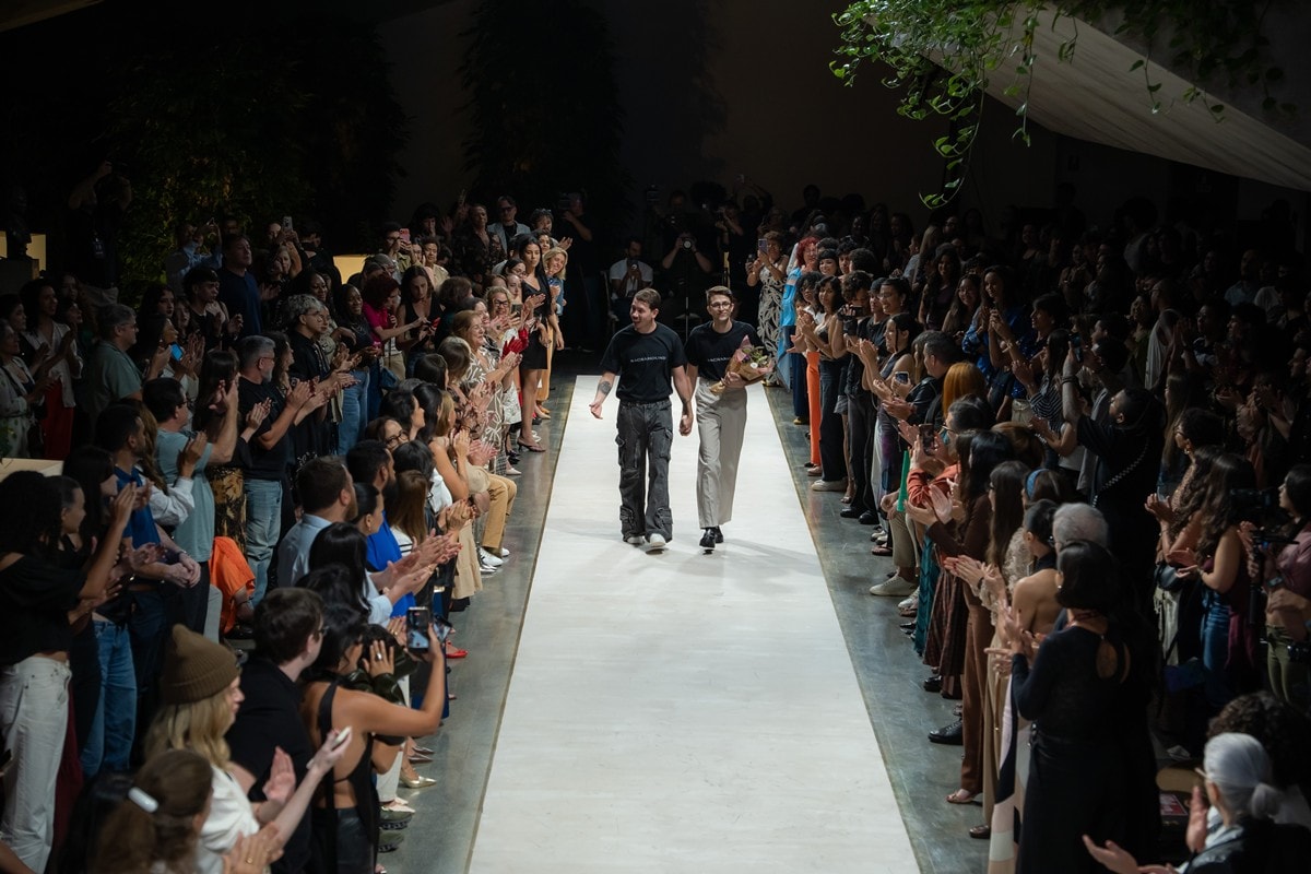 Sacramound emociona Metrópoles Catwalk em desfile potente e teatral