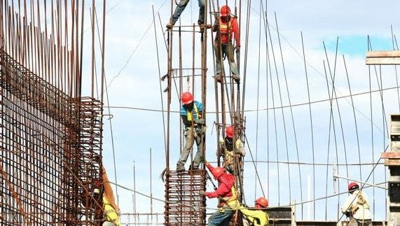 Construtoras de baixa renda caem na B3 por questões “além da Caixa”: o que esperar?