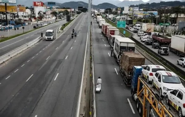 MP do Frete: Lula veta anistia a caminhoneiros que bloquearam rodovias