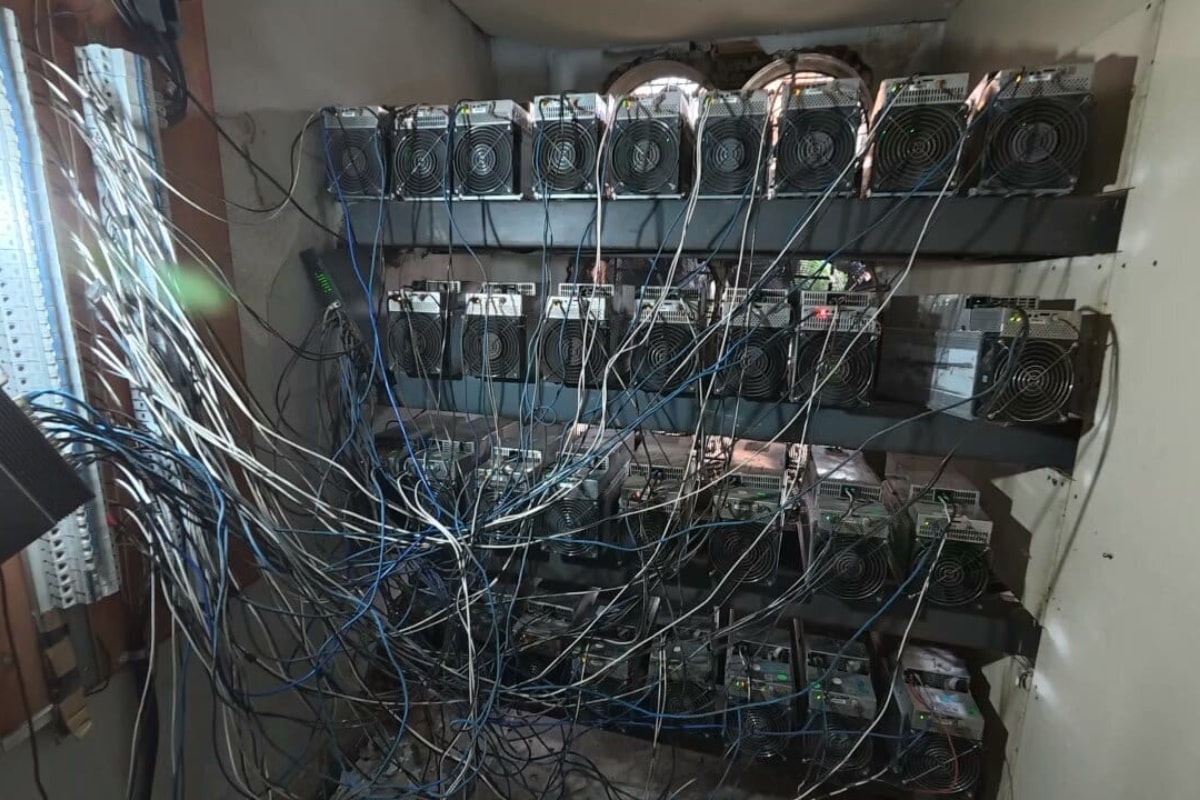 Mineração de criptomoedas ilegal é encontrada em área do CV no Rio. Veja vídeo