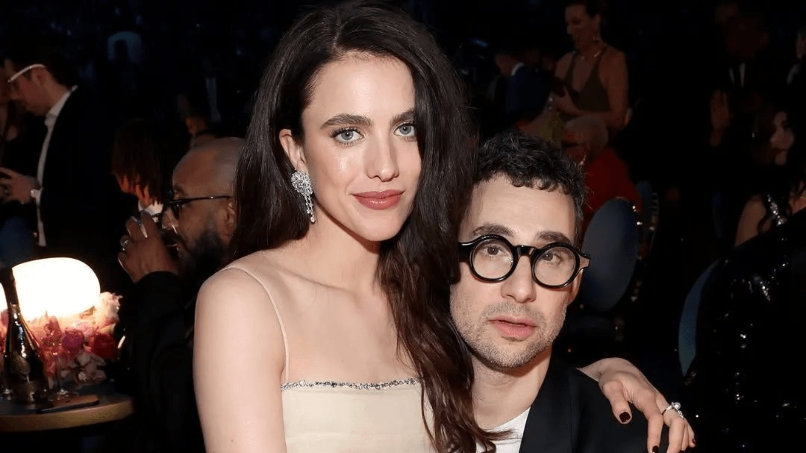 Jack Antonoff ironiza divórcio com Margareth Qualley: “Leia as notícias”
