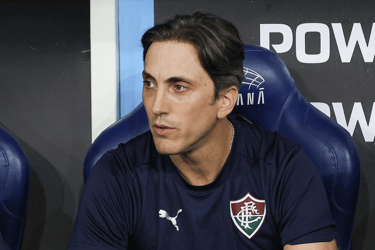 Fluminense anuncia a demissão do técnico Luis Zubeldía