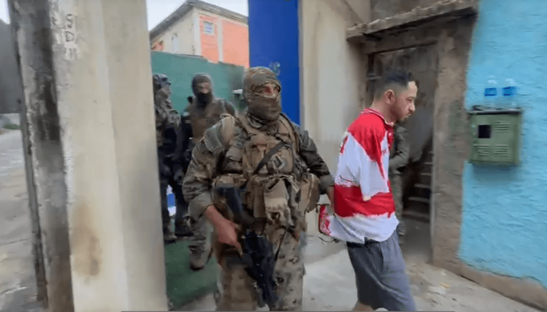 Vídeo: Turistas ficam ilhados após operação contra líderes do CV no Vidigal