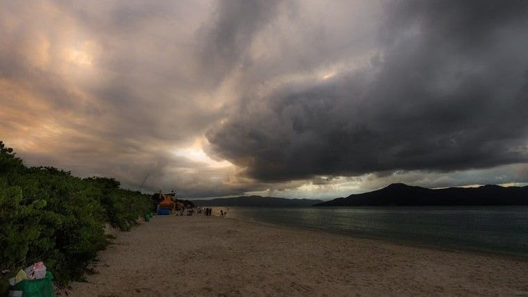 Mais de 100 cidades de MG podem ser atingidas por chuva de granizo