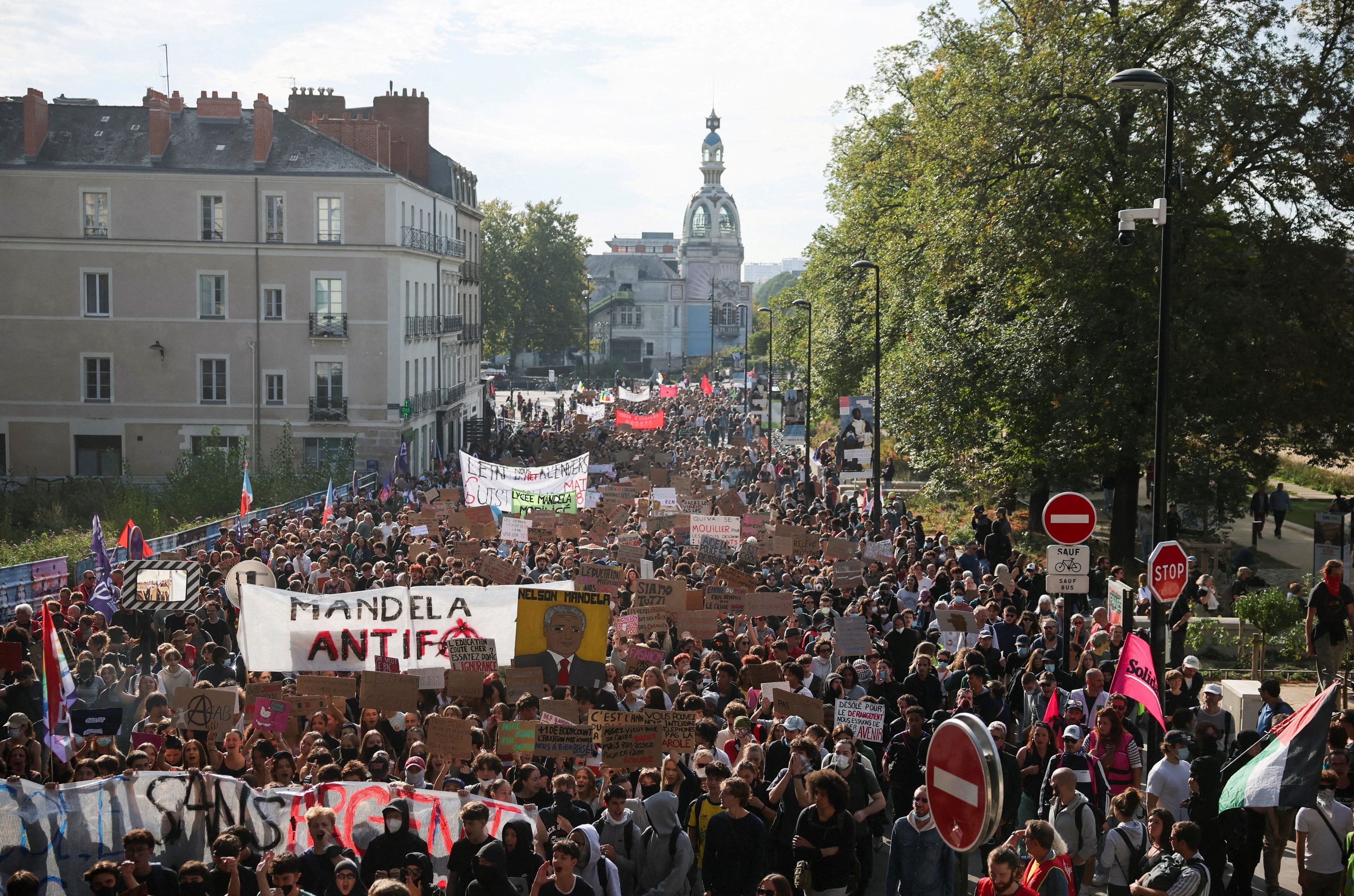Protestos na França refletem o que será da Europa em 2027, diz especialista