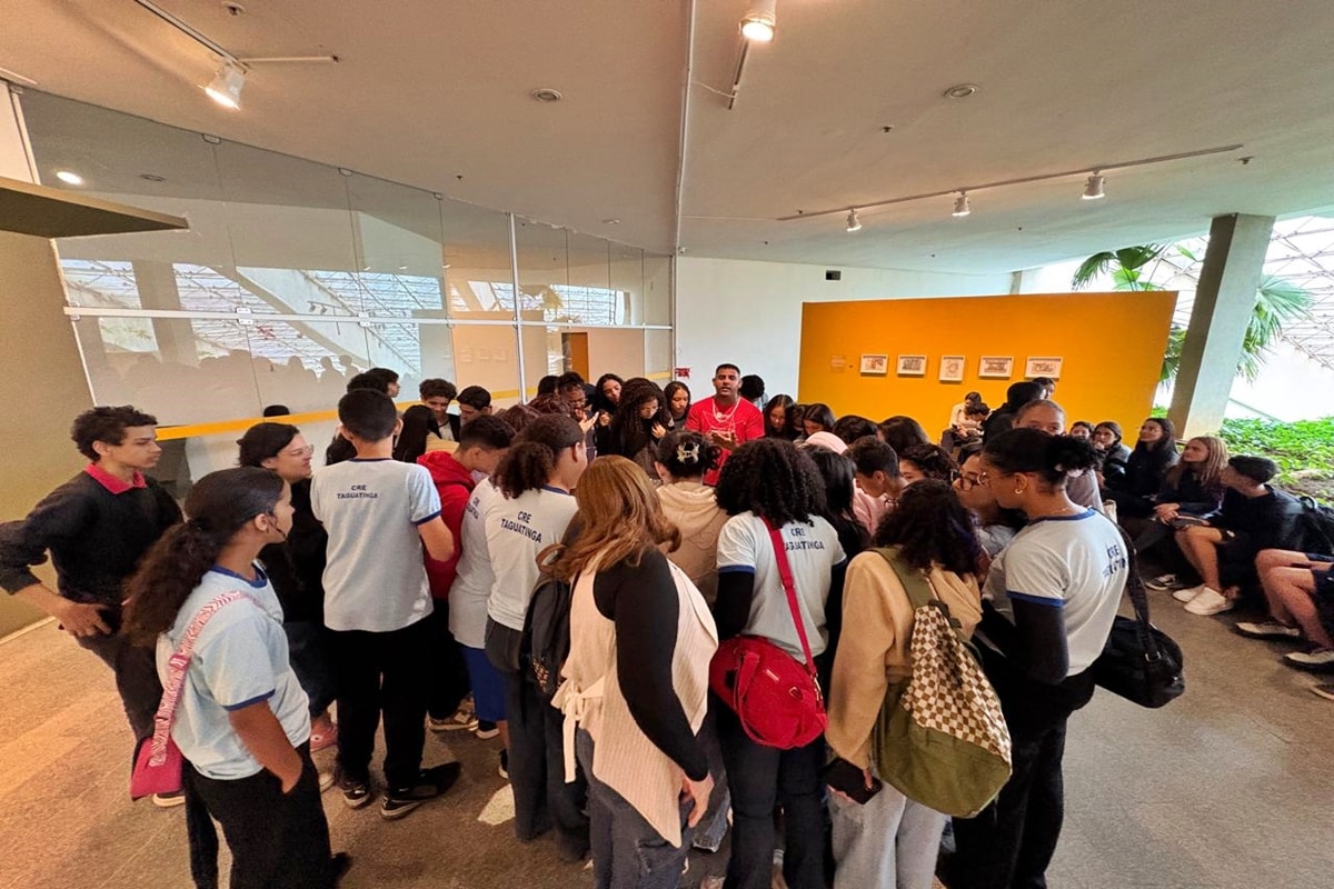 Alunos de Taguatinga prestigiam mostra Constelações Contemporâneas