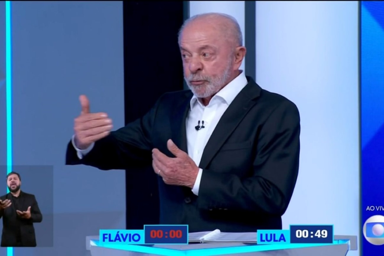 Em debate, Lula alfineta Flávio Bolsonaro: "Não conhece o Brasil"