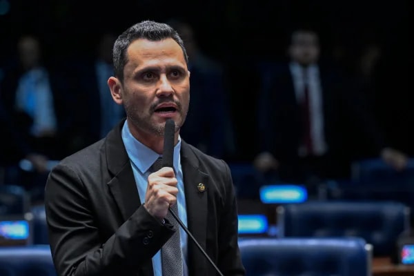 Cleitinho diz que "problemas pessoais" atrasam sua definição eleitoral