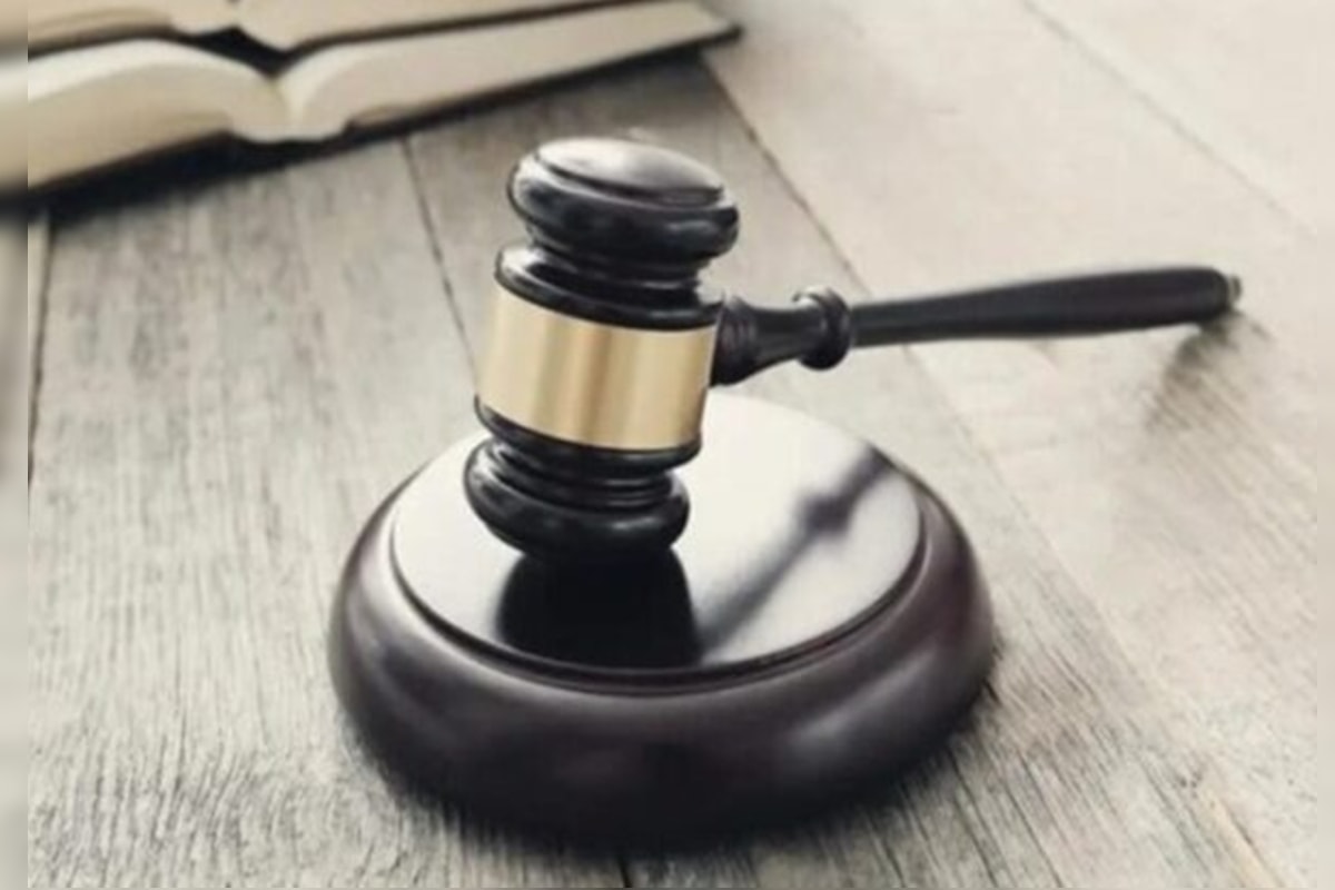 Servidora falta ao trabalho por 4 anos, é demitida e devolve R$ 12 mil