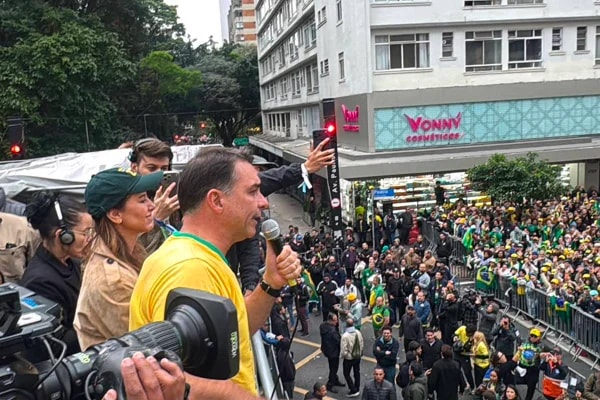 Flávio é aconselhado a evitar novos anúncios de futura equipe de governo
