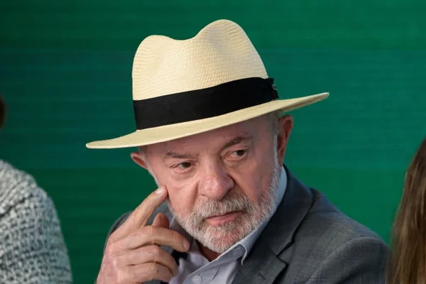 Campanha de Lula faz pesquisas para ajustar discurso sobre crise no STF
