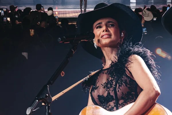 Cantor denuncia empresários de Paula Fernandes: "Impediram meu show"
