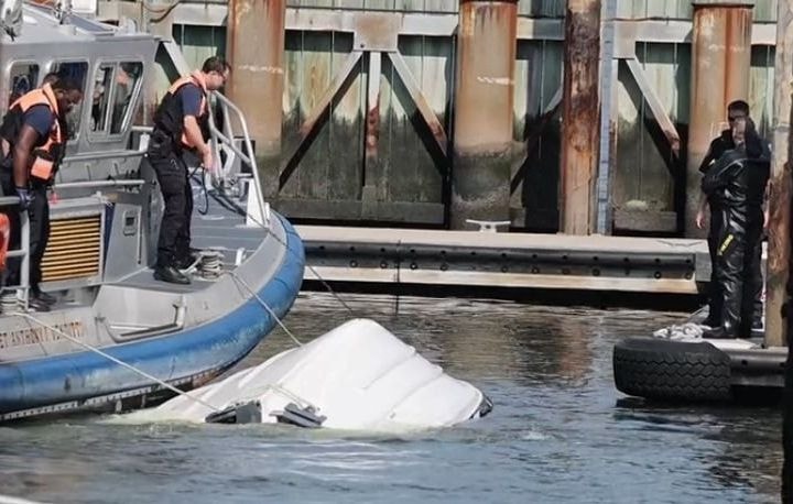 Barco ilegal vira próximo à Estátua da Liberdade e mata mãe e filha nos EUA