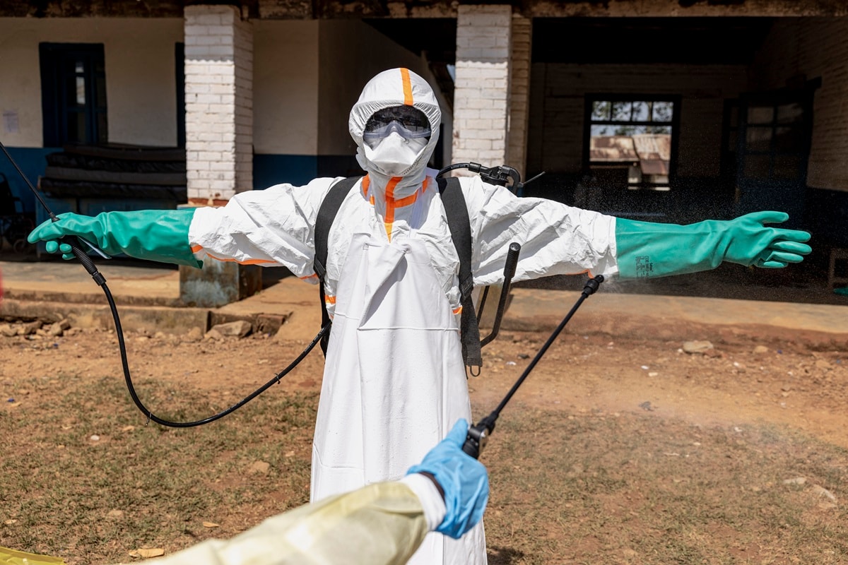 Novos casos de ebola em Uganda acendem alerta da OMS
