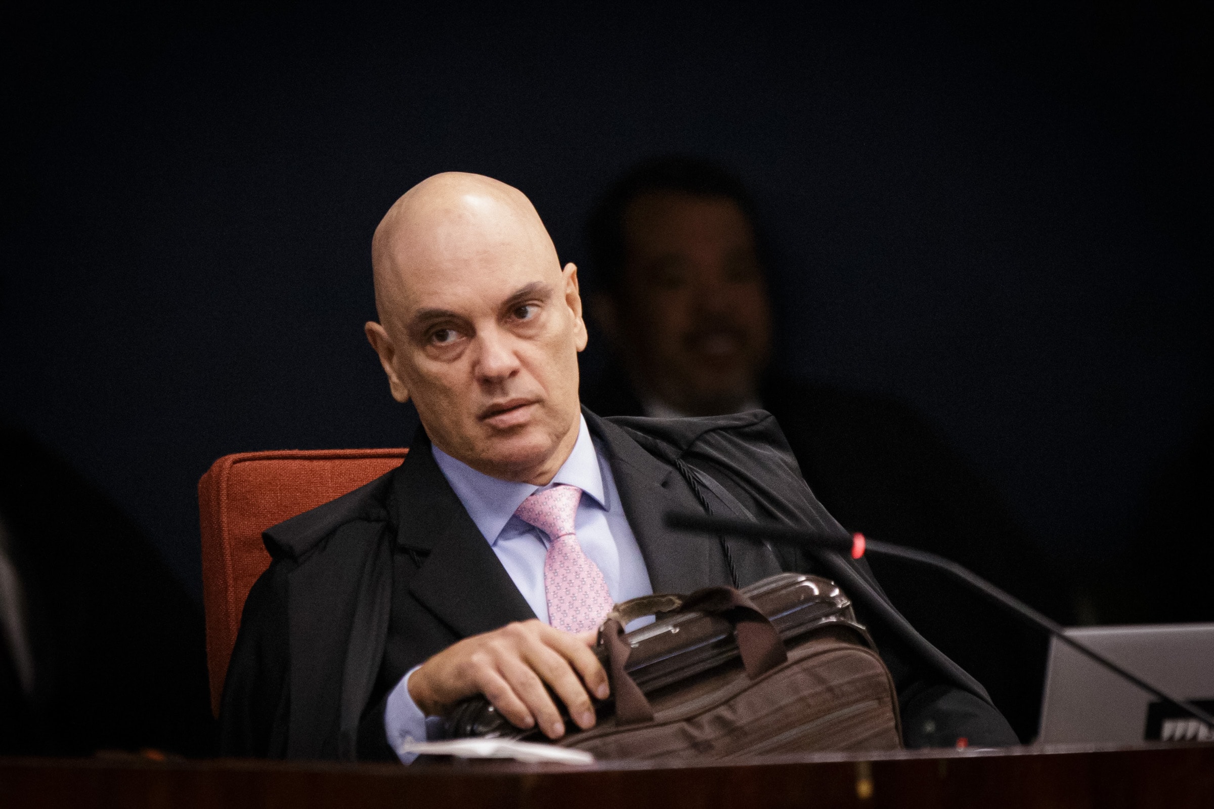 Moraes admite “melhora clínica” de Bolsonaro na prisão domiciliar