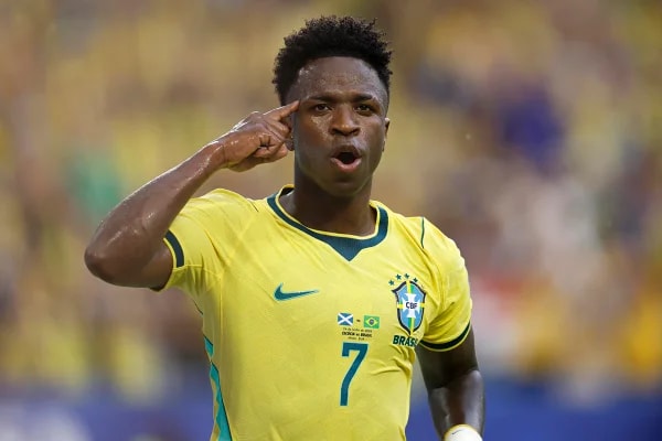 Arsenal prepara força-tarefa para tirar Vini Jr. do Real Madrid
