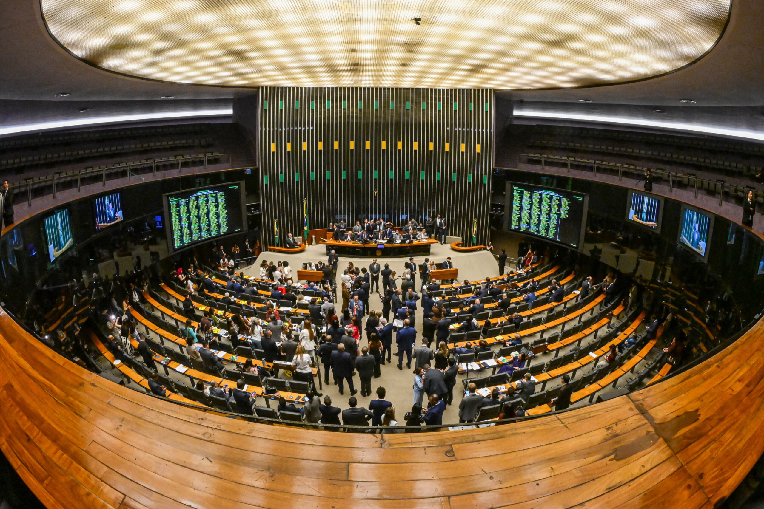 Hugo Motta cria comissão para analisar PEC da Maioridade Penal