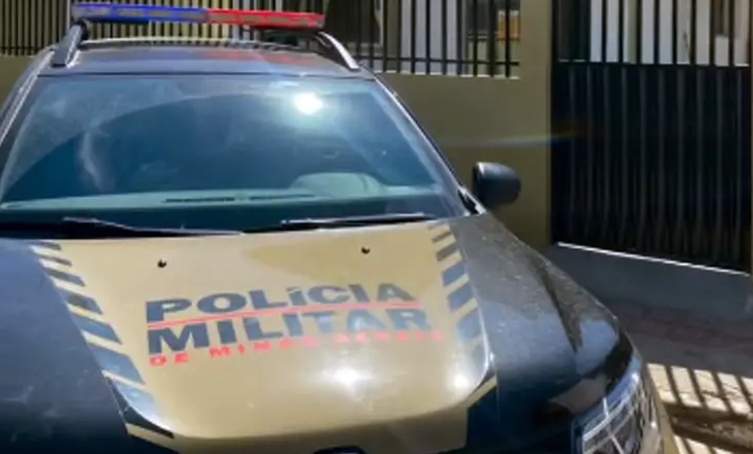 PM é acionada após homem de calcinha e rosto coberto espiar moradores