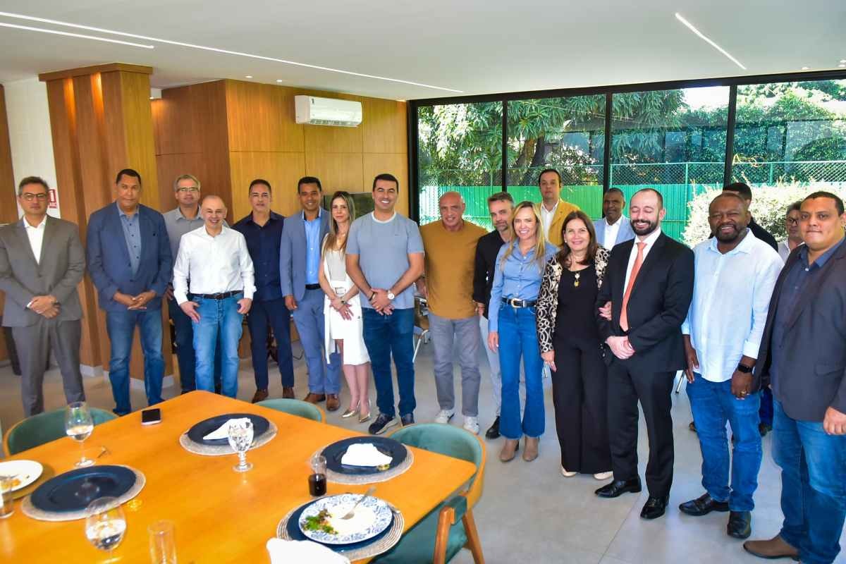 Celina reúne presidentes de 12 partidos após treta com Ibaneis: "Aliança"