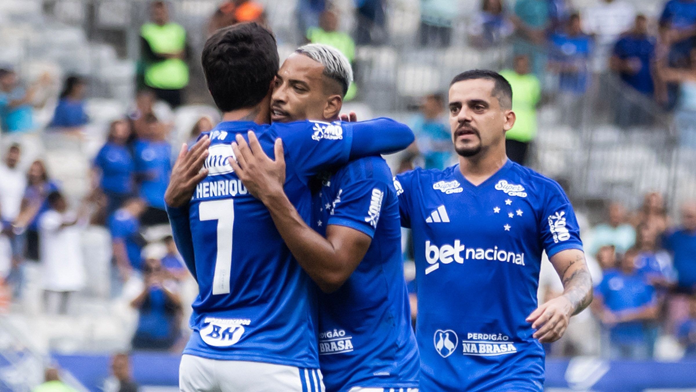 Torcedores de Atlético-MG e Vasco “disputam” Richarlison nas redes sociais