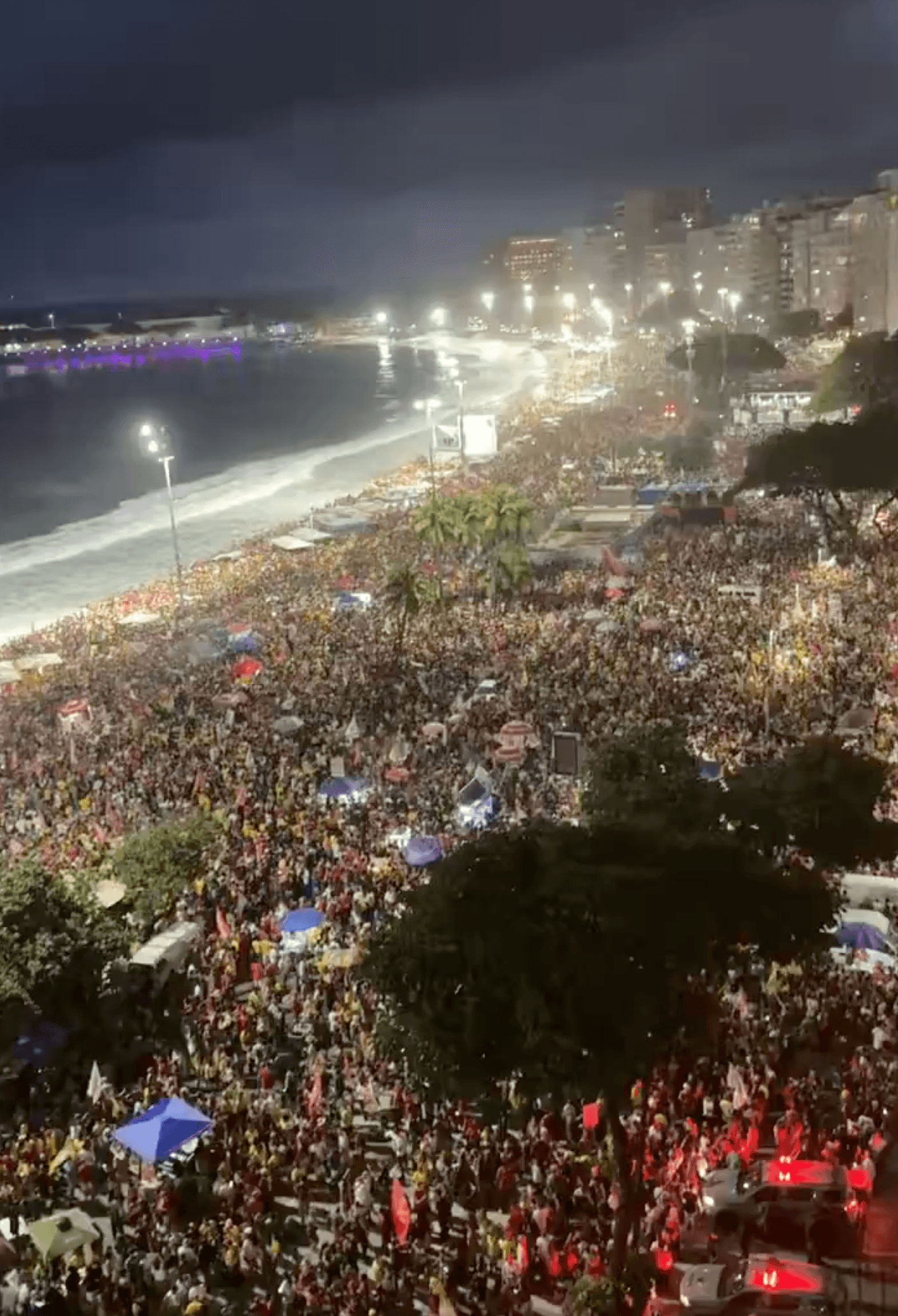 Atos pró-Lula tem Gil na Bahia e Caetano no Rio; veja imagens
