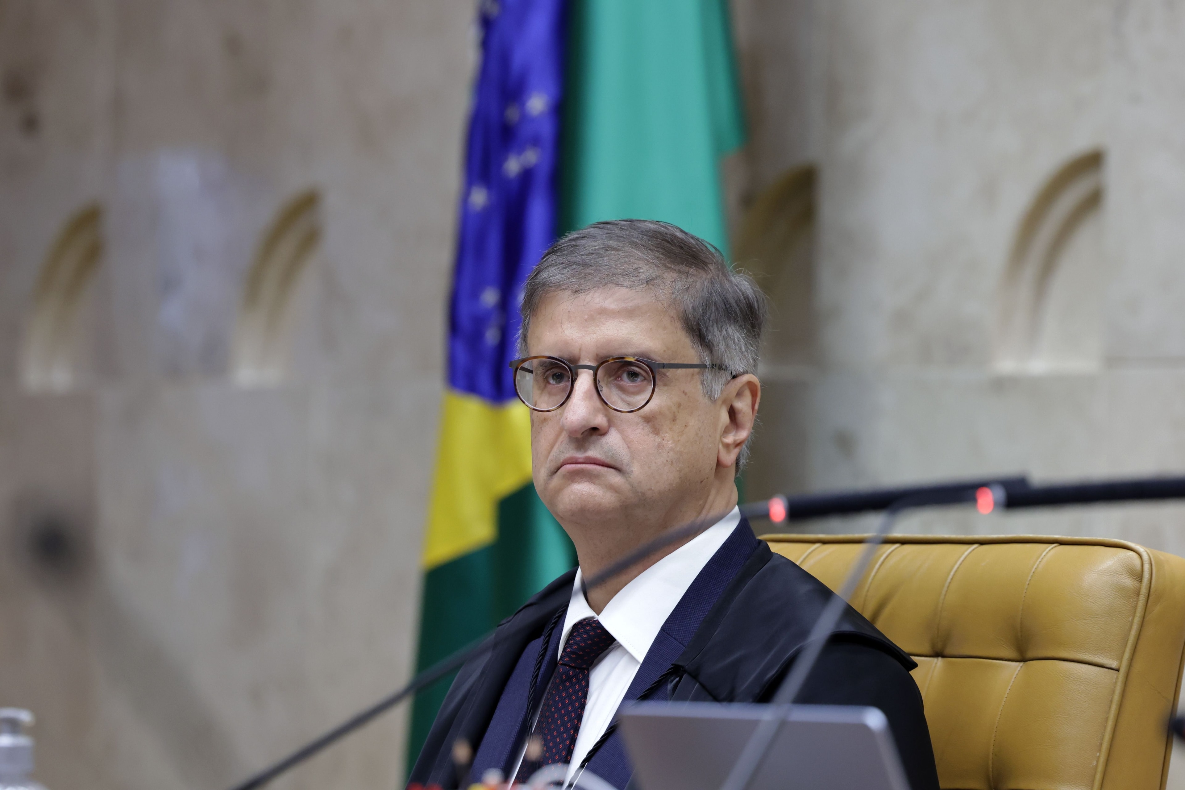 Moraes se declara impedido em ação que envolve esposa e Vorcaro