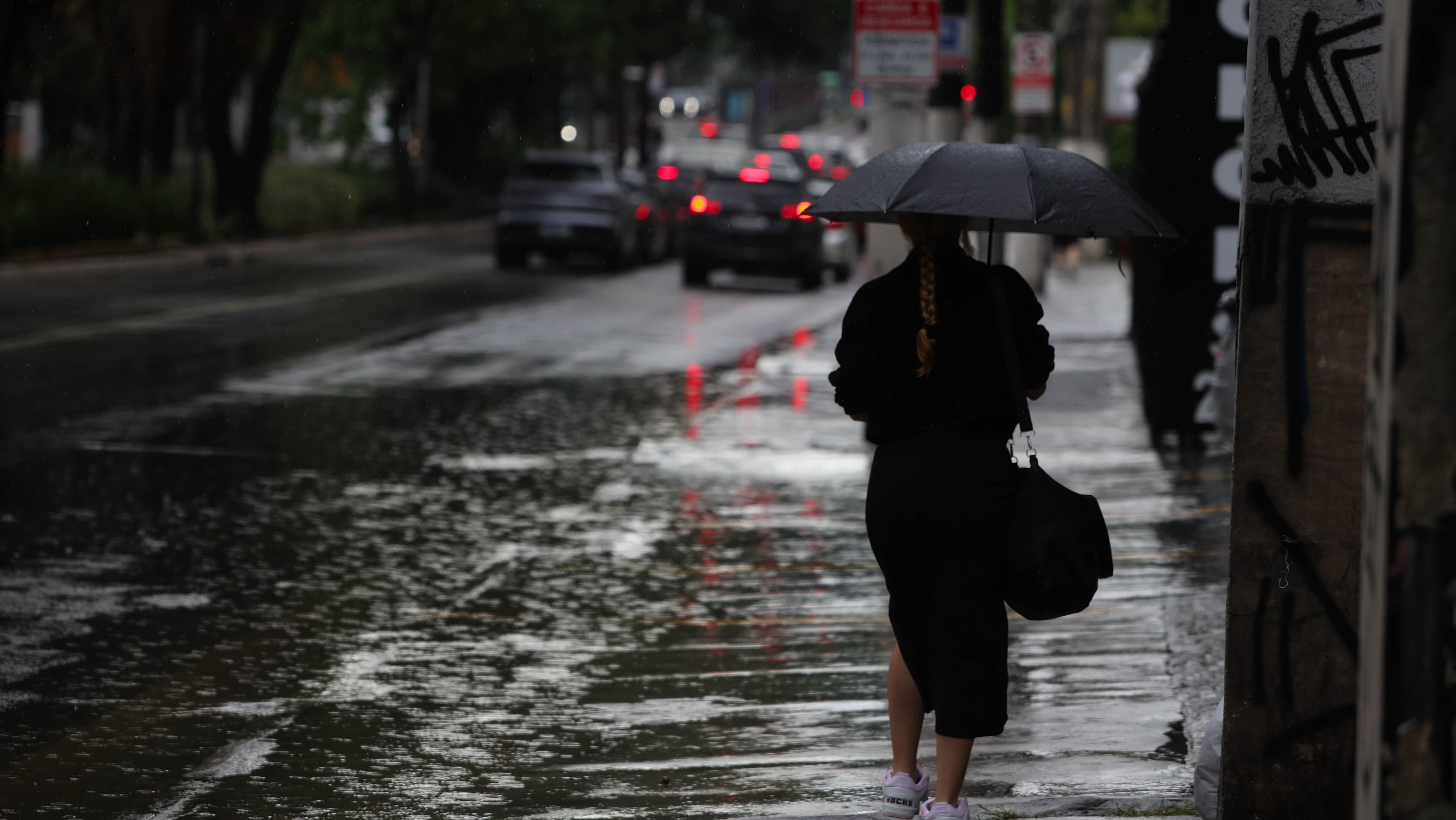 Frente fria traz chuva e queda na temperatura em pelo menos 7 estados