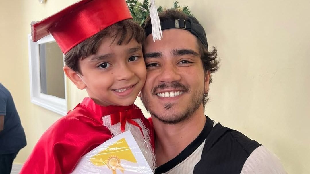 Thiago Lacerda se derrete em post raro sobre a filha: “Amor colorido”
