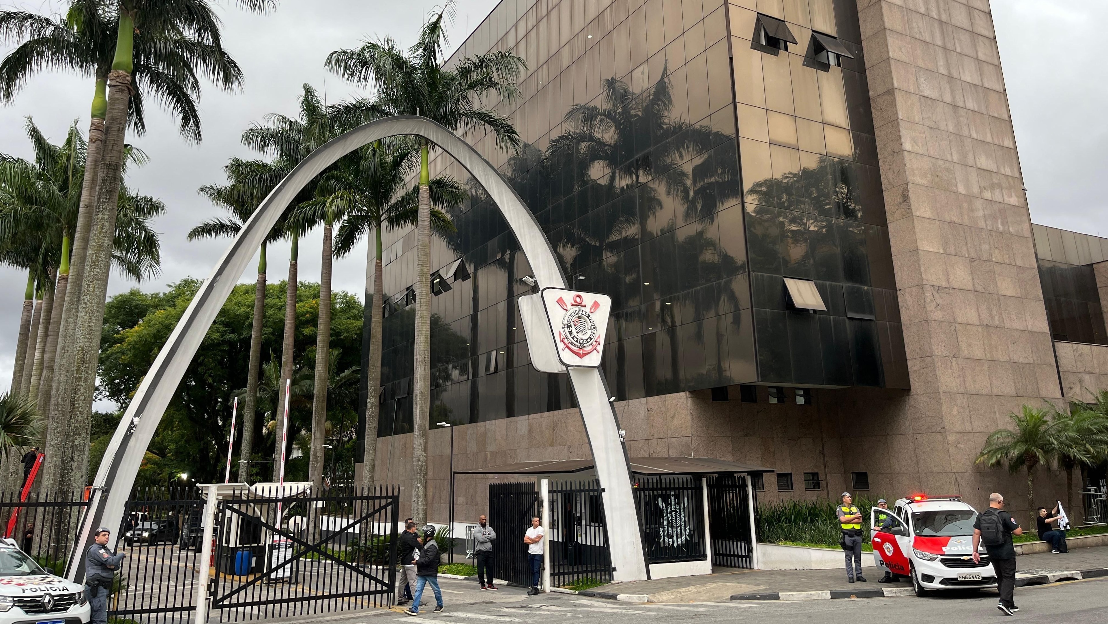 Lula “cutuca” regalia de Memphis no Corinthians: “Vai ser chique assim…”