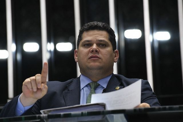 Alcolumbre pede cautela sobre propostas que impactam contas públicas