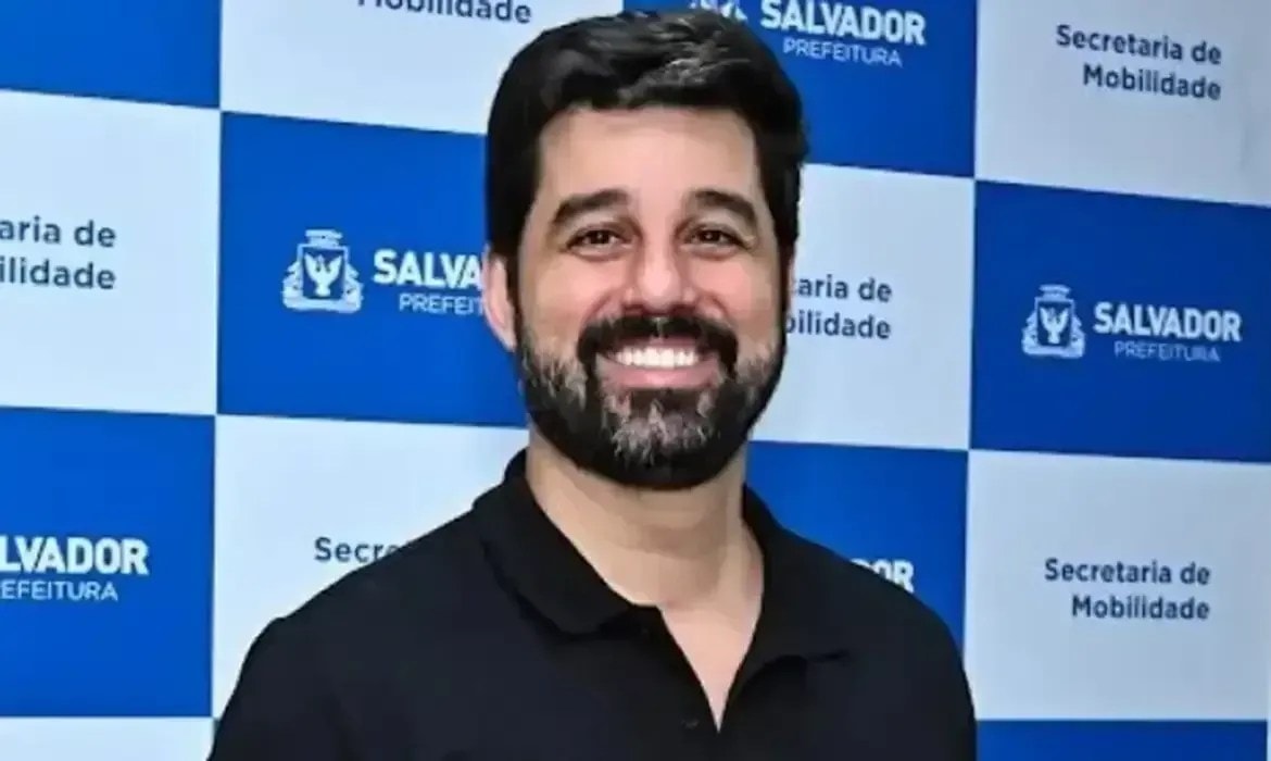 Partidos aliados de Flávio reconhecem vitória de Lula na eleição