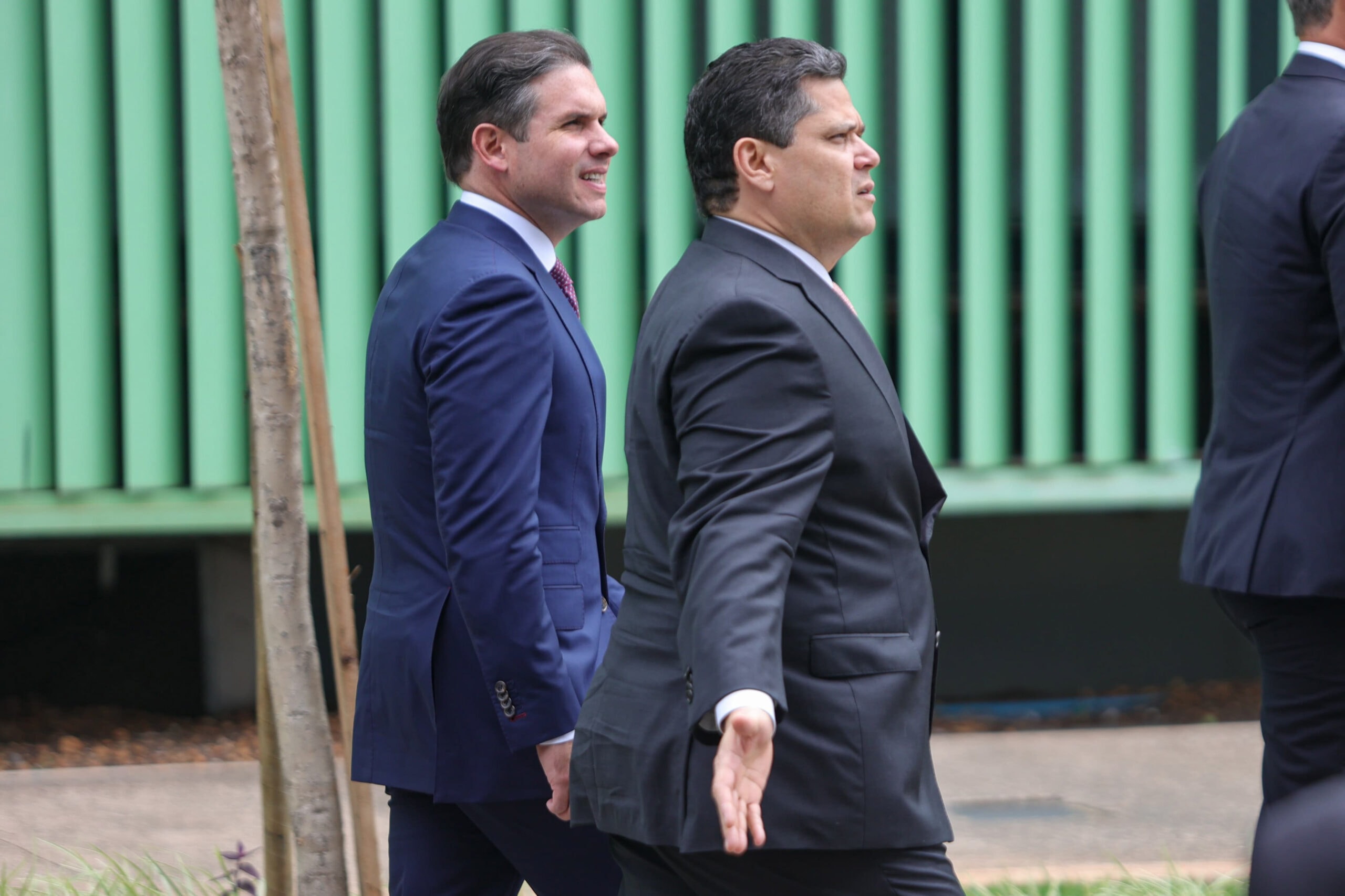 Centrão recalcula relação com PL de olho em reeleição de Motta e Alcolumbre