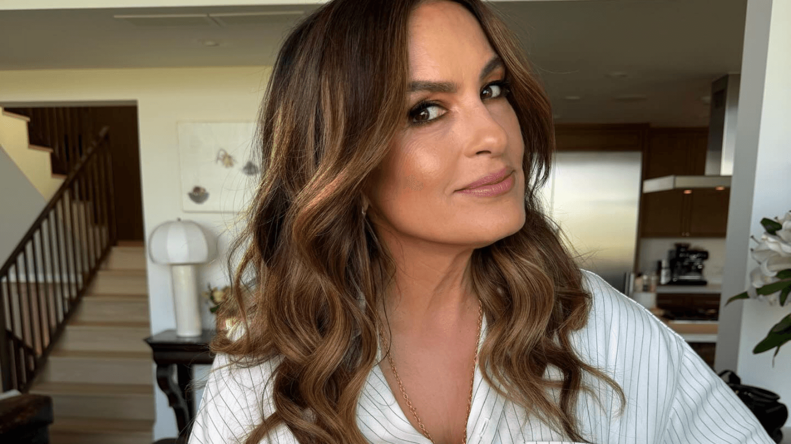 Emmy Awards 2026: vejas os looks do tapete vermelho da premiação
