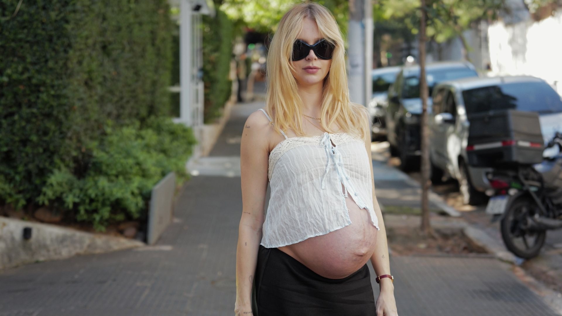 Isa Scherer choca ao exibir barriga: “Fazendo tudo menos parir”