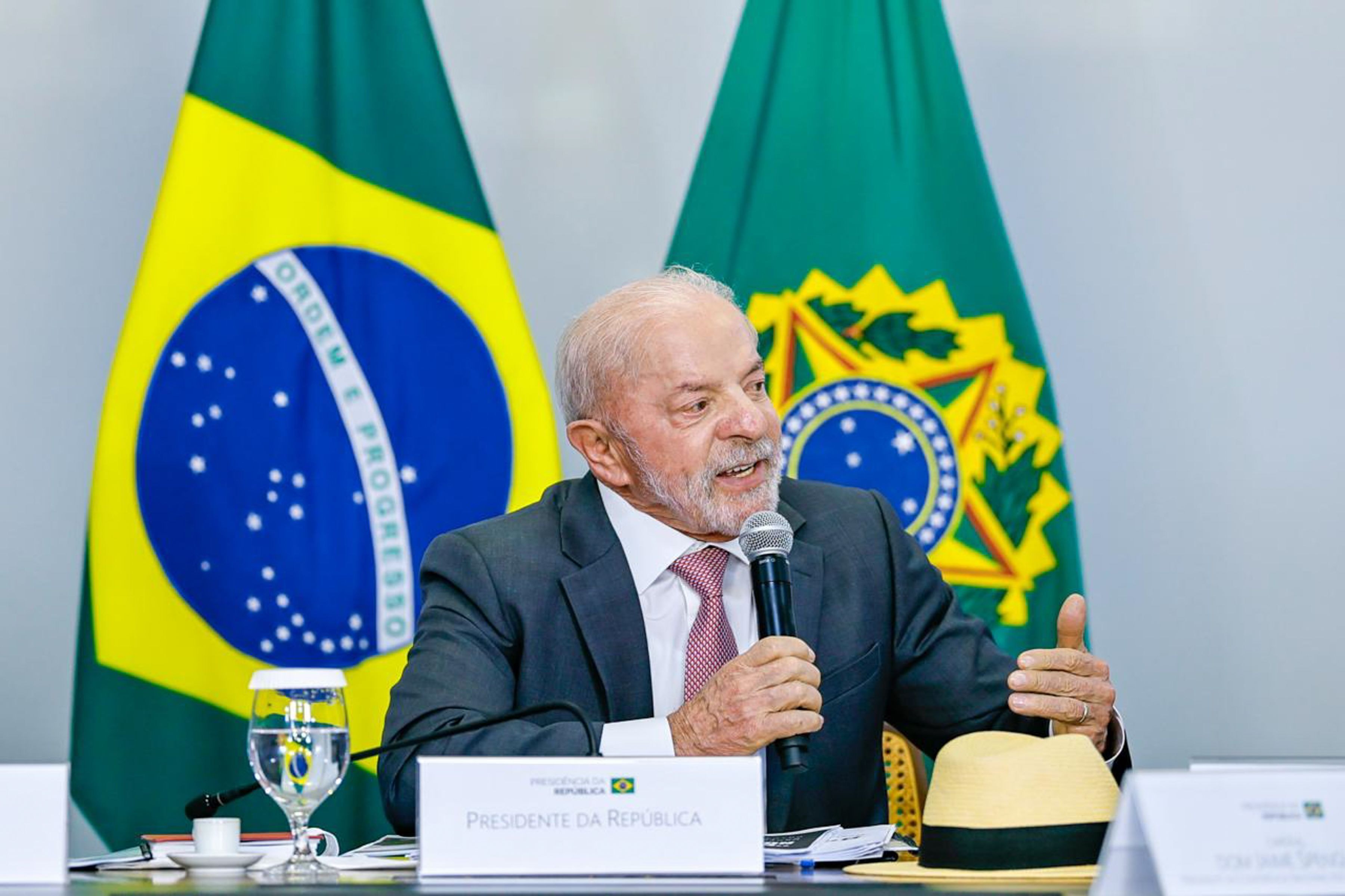 Lula sinaliza disposição em participar do último debate eleitoral