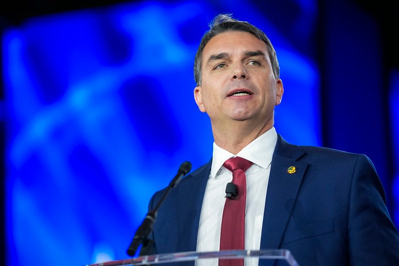 Flávio Bolsonaro: Depois da eleição, na transição, quero aprovar da fim da reeleição