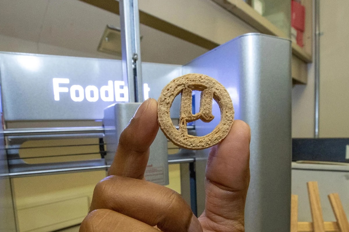 Cientistas usam microrganismos para transformar plástico em biscoito